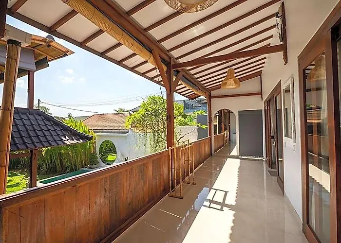 Innerbloom Spacious 2 Bedroom With Large Pool & Garden 酒店