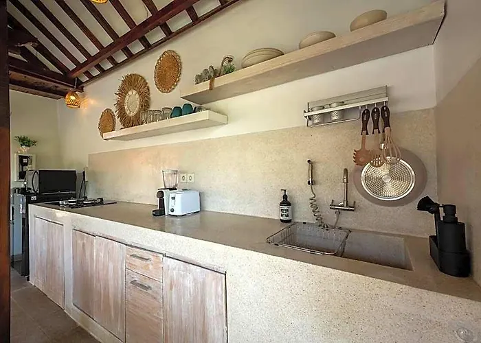 Innerbloom Spacious 2 Bedroom With Large Pool & Garden 4* 峇里島