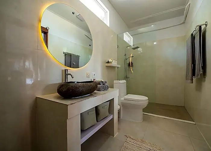 酒店 Innerbloom Spacious 2 Bedroom With Large Pool & Garden 峇里島