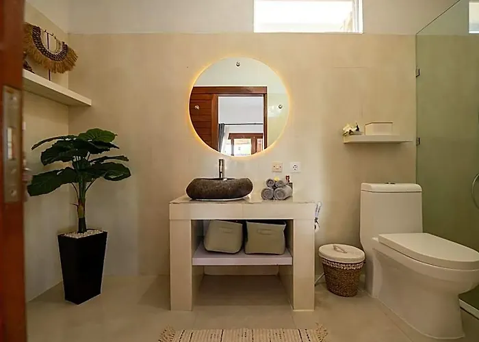 Innerbloom Spacious 2 Bedroom With Large Pool & Garden 酒店